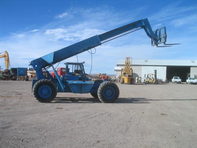 Forklift of 4,5  tons/Telescopic in Maxfield, Kingston, Jamaica
